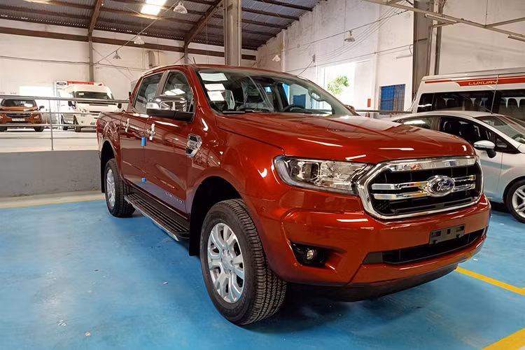Mẫu xe Mỹ duy nhất và cũng là mẫu bán tải duy nhất trong Top 10 xe bán chạy nhất chính là Ford Ranger. Mẫu bán tải nhập khẩu nguyên chiếc đang được rao bán tại Việt Nam với giá từ 616 - 918 triệu đồng cho 08 phiên bản. Đây là mẫu xe bán tải duy nhất luôn nằm trong top xe bán chạy.