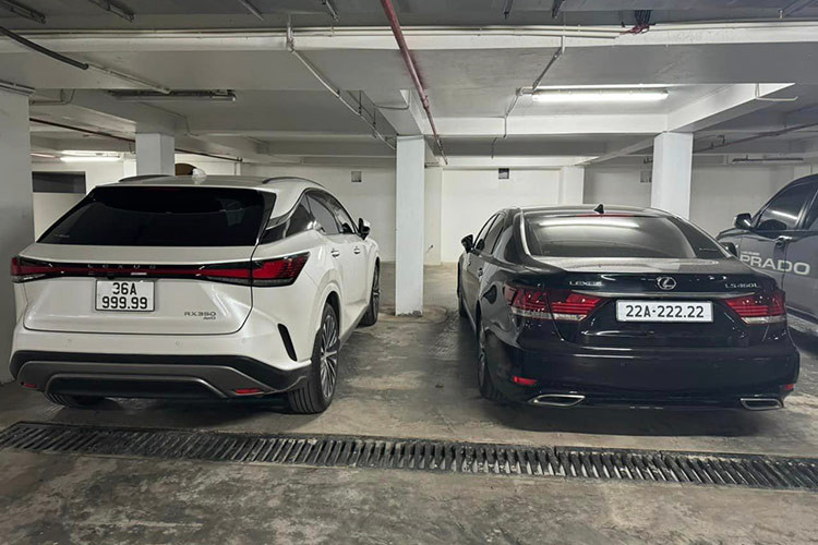 Tuy nhiên, điều quan trọng nhất là chiếc biển số 22A-222.22 này trong lần đấu giá thứ 2 đã được chủ nhân thanh toán đầy đủ số tiền cần thiết, đồng nghĩa siêu biển có nhiều con số 2 nhất Việt Nam đã tìm được dân chơi biển thực thụ và lúc này, cộng đồng mạng cũng như những người yêu số đẹp đã rất tò mò, không biết vị đại gia này sẽ đăng ký biển số 22A-222.22 cho chiếc xe ôtô nào.