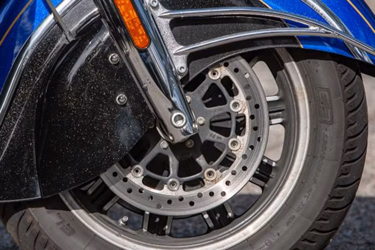 Giống như phiên bản thường, Roadmaster Elite mới sẽ sử dụng khối động cơ V-Twin Thunder Stroke với dung tích "khủng" 111 inch khối (tương đương 1.811cc), cho mô-men xoắn lên tới 161,6Nm.