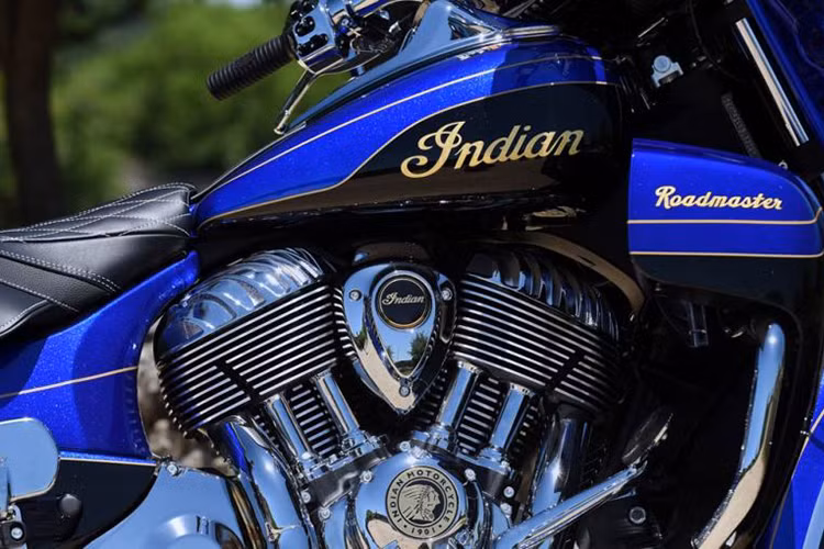 Động cơ này đã được nâng cấp với công nghệ ngắt xi-lanh tự động, sẽ tự động dừng xi-lanh nằm giữa 2 chân người lái khi chiếc xe dừng.