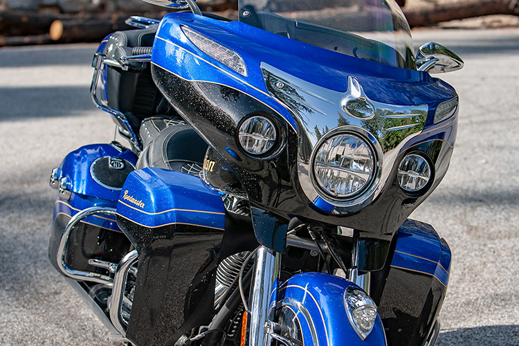 Với số lượng sản xuất giới hạn, Indian Roadmaster Elite limited edition 2019 được cho là mất khoảng 30 giờ làm việc thủ công chỉ để sơn và gắn huy hiệu. Hệ thống âm thanh cho Roadmaster Elite 2019 đã được nâng cấp, với công suất 600 watt đến từ hệ thống âm thanh PowerBand.