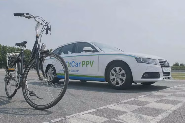 Đại diện nhà sản xuất này cũng tự tin cho biết mẫu thử nghiệm số 2 là một chiếc Audi A4 đã hoàn thiện hơn về thiết kế buồng lái, cho phép vị trí đi xe đạp thoải mái. Tham vọng của công ty là công nghệ sẽ được một nhà sản xuất ô tô chấp nhận để sản xuất đưa ra thị trường hoặc phương án khác là BPO sẽ cung cấp bộ công cụ chuyển đổi cho khách hàng.