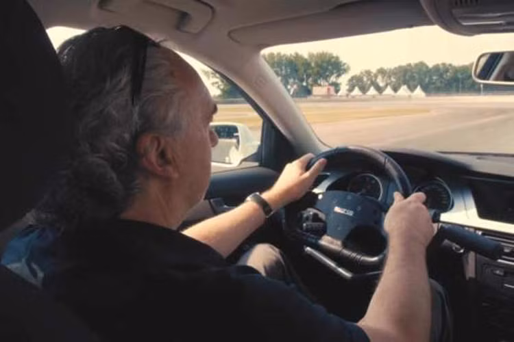 Chia sẻ về dự án, nhà phát minh Nasser Al Shawaf nói: “Tôi làm việc ở nhiều thành phố trên khắp thế giới, nơi việc đi lại bằng xe hơi mất trung bình 2 tiếng mỗi ngày không phải là hiếm. Đây là một cách không lành mạnh và lãng phí thời gian. Vì vậy, tôi đã đưa ra ý tưởng về FitCar giúp chúng ta vẫn an toàn và thoải mái di chuyển từ A đến B, nhưng vẫn có thể tập thể dục trong khi lái xe."