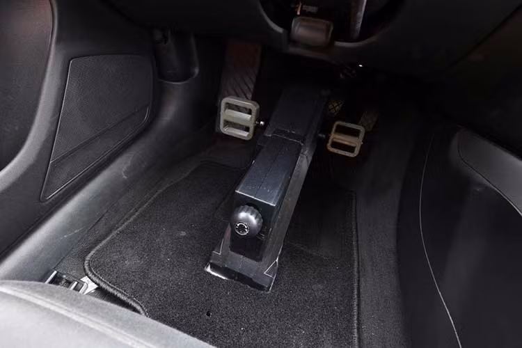 Các nhà sáng chế của thương hiệu PPV FitCar này đã biến thêm bàn đạp này thay thế cho cụm chân ga thông thường, tức là sự chuyển động của bàn đạp sẽ quyết định mức độ tăng giảm của tốc độ vòng tua máy.