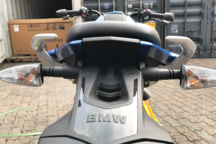Mẫu xe BMW G310R mới là kết quả từ sự hợp tác giữa hãng xe môtô xứ Bavaria cùng với TVS của Ấn Độ và cũng là mảnh ghép còn thiếu của BMW bên cạnh một loạt những sản phẩm "khủng" ăn khách của hãng. Đây là mẫu môtô nhắm tới thị trường châu Á, phân khúc entry-level.