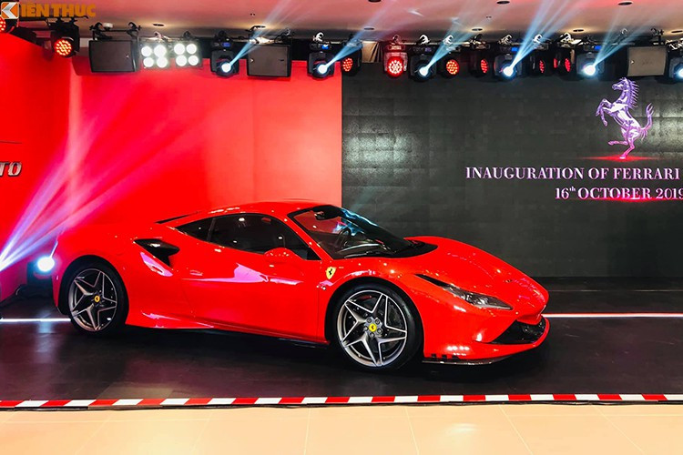 Theo tính toán, để sở hữu siêu phẩm Ferrari F8 Tributo và hoàn tất các thủ tục giấy tờ, biển số, địa gia siêu xe Cường Đô la sẽ phải chi ra không dưới 30 tỷ đồng. Nếu sớm lấy xe, anh cũng là người đầu tiên tại Việt Nam sở hữu siêu phẩm hàng khủng mới nhất này.