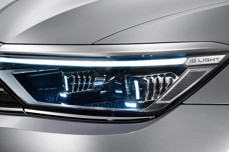 Ưu điểm vượt trội của công nghệ đèn LED trên Passat 2020 mới cung cấp nhiều ánh sáng hơn nhưng lại đảm bảo sự an toàn và tính thẩm mỹ cao. 