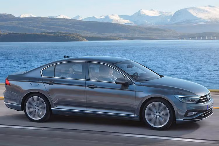 Riêng phiên bản máy dầu 2.0L có thêm hậu tố “Evo” mới trong tên gọi để thể hiện lượng khí xả ít hơn 10 gram/km so với phiên bản tiền nhiệm. Giá xe hiện chưa được công bố, dự định sẽ về Việt Nam trong tương lai.