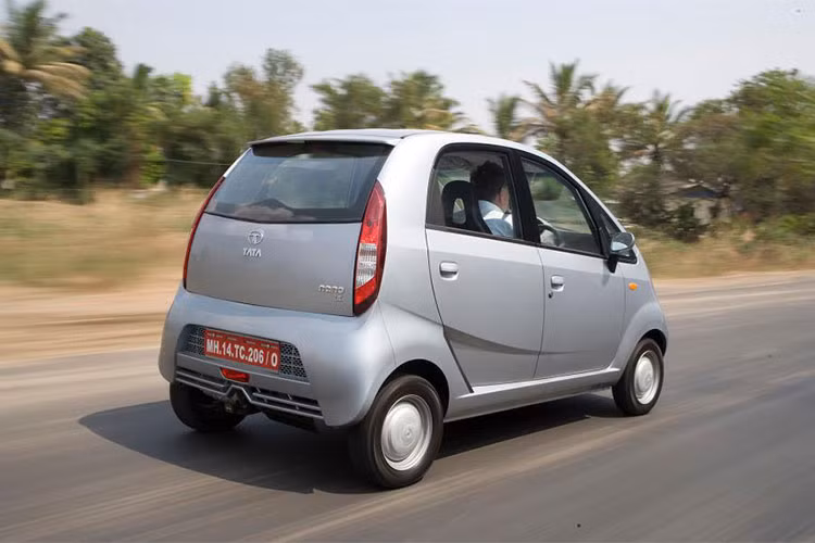 Các khách hàng dù vẫn ưu tiên mua xe rẻ nhưng mức giá và chất lượng của Nano được cho là ở mức "chạm đáy" cũng khiến không ít người tiêu dùng ngại ngần sử dụng mẫu xe này. Việc sở hữu danh hiệu là "xe ôtô rẻ nhất thế giới" cũng khiến Nano bị không ít khách hàng coi trọng thể diện bỏ qua và bỏ thêm chút tiền mua các lựa chọn khả dĩ hơn.