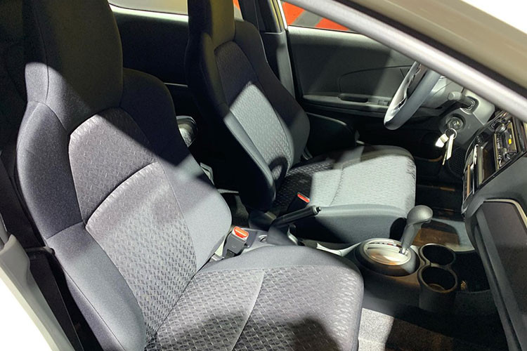 Về trang bị an toàn, Honda Brio đạt tiêu chuẩn an toàn 4 sao NCAP, được trang bị công nghệ Honda G-Con nhằm bảo vệ người ngồi trong xe khi xảy ra tai nạn. Bên cạnh đó, túi khí dành cho người lái trên Brio là loại i-SRS kiểm soát túi khí phía trước và triển khai cơ cấu cuốn đai trước khẩn cấp để đảm bảo rằng người ngồi được bảo vệ một cách tối ưu tùy mức độ nghiêm trọng của va chạm phía trước.