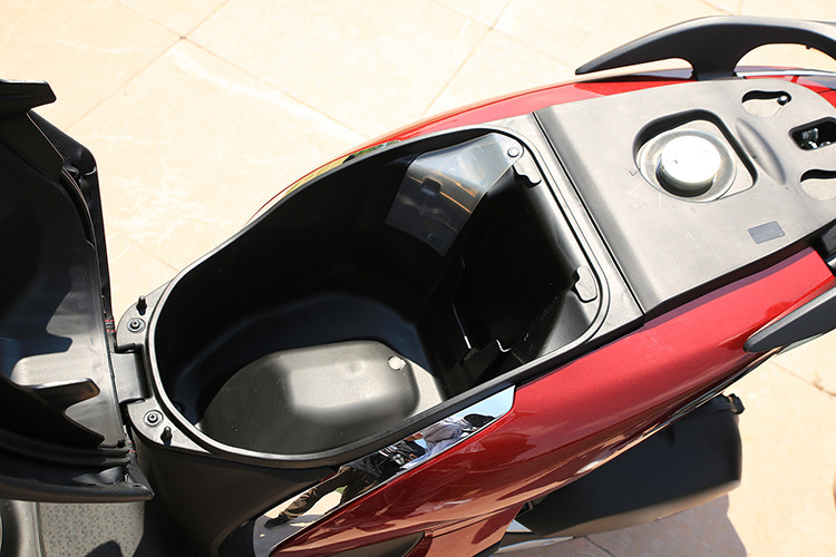 Ngoài ra, phiên bản mới sở hữu khối động cơ hoàn toàn mới eSP+ đã được áp dụng lần đầu tiên trên phiên bản SH 125cc/150cc ra mắt tháng 11/2019. Động cơ được thiết kế nhằm đạt được khả năng vận hành vượt trội với mức tiêu hao nhiên liệu thấp hơn.