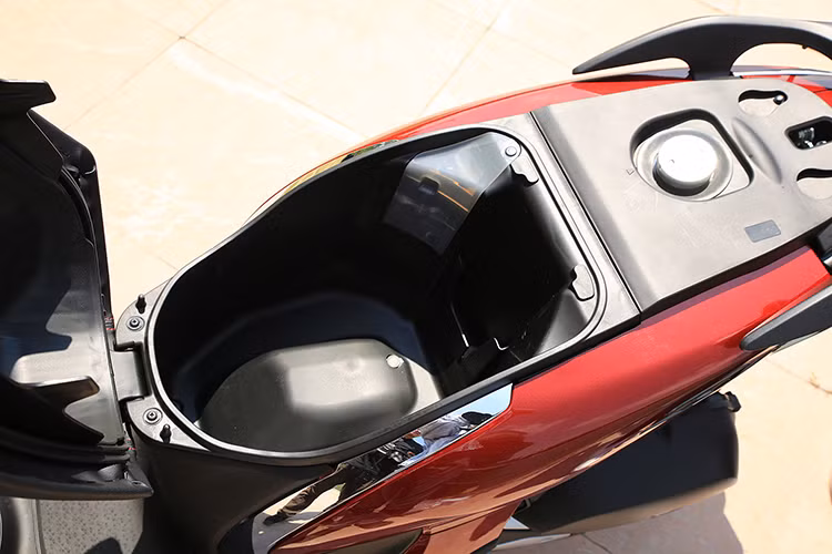 Ngoài ra, phiên bản mới sở hữu khối động cơ hoàn toàn mới eSP+ đã được áp dụng lần đầu tiên trên phiên bản SH 125cc/150cc ra mắt tháng 11/2019. Động cơ được thiết kế nhằm đạt được khả năng vận hành vượt trội với mức tiêu hao nhiên liệu thấp hơn.