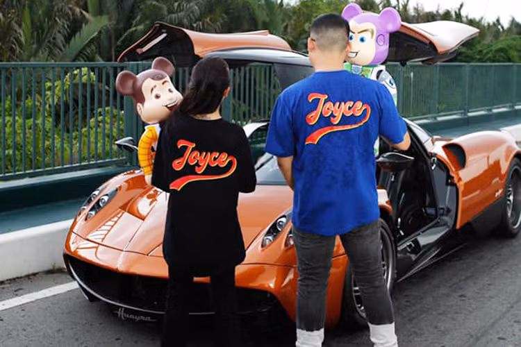 Trước 1/7/2016, giá siêu xe Pagani Huayra khi về đến Việt Nam lên đến gần 80 tỷ đồng thế nhưng đến thời điểm hiện tại, chưa rõ giá của chiếc siêu xe này sẽ tăng lên bao nhiêu khi được đại gia Minh Nhựa đưa về Việt Nam. Tuy nhiên, nếu tính ra mức giá mà đại gia siêu xe này bán ra tại thị trường Việt Nam thì nó vẫn "khá hời".