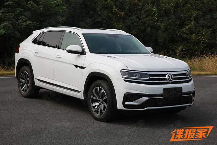 Tại triển lãm Ô tô New York 2018 diễn ra hồi đầu năm nay, hãng Volkswagen đã chính thức vén màn mẫu xe concept mang tên Atlas Cross Sport như hình ảnh xem trước cho đối thủ của SUV lai Coupe BMW X6. Đến nay, những hình ảnh của Volkswagen Atlas Cross Sport Concept phiên bản thương mại đã được hé lộ.
