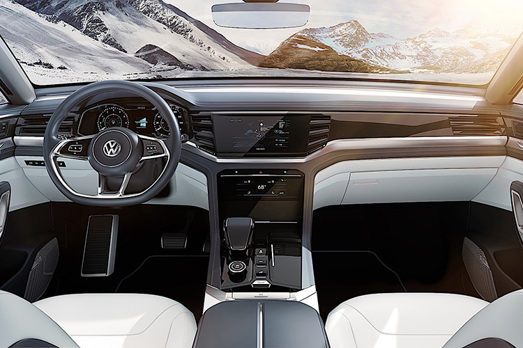 Theo giới truyền thông Trung Quốc, Volkswagen Atlas Cross Sport sẽ sở hữu chiều dài 4.905 mm, rộng 1.989 mm, cao 1.719 mm và chiều dài cơ sở 2.980 mm. Các kích thước này đều giống hệt Volkswagen Atlas bản thường, trừ chiều dài giảm nhẹ và nóc thấp hơn 59 mm.