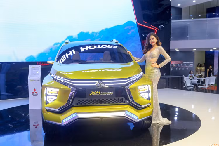 Quay lại với mẫu xe Mitsubishi XM Concept, đây là chiếc xe ý tưởng khác với các bản concept thông thường khi nó được hãng ôtô Nhật Bản gần như đã hoàn thiện về thiết kế nội, ngoại thất, trang bị động cơ hộp số như một mẫu xe thương mại. Mặc dù vậy, Mitsubishi chưa công bố thời gian sản xuất cũng như bán ra thị trường dòng xe này. 