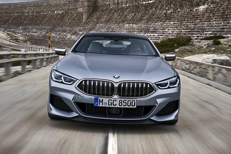 Giá xe BMW 8 Series Gran Coupe sẽ ra bán tại Mỹ bắt đầu từ 84.900 USD (khoảng 1,98 tỷ đồng) cho phiên bản 840i (RWD) và thêm 2.900 USD cho phiên bản 840i xDrive. Trong khi đó phiên bản M850i xDrive Gran Coupe sẽ bắt đầu ở mức 108.900 USD (khoảng 2,5 tỷ đồng), phiên bản máy dầu không bán tại Mỹ.