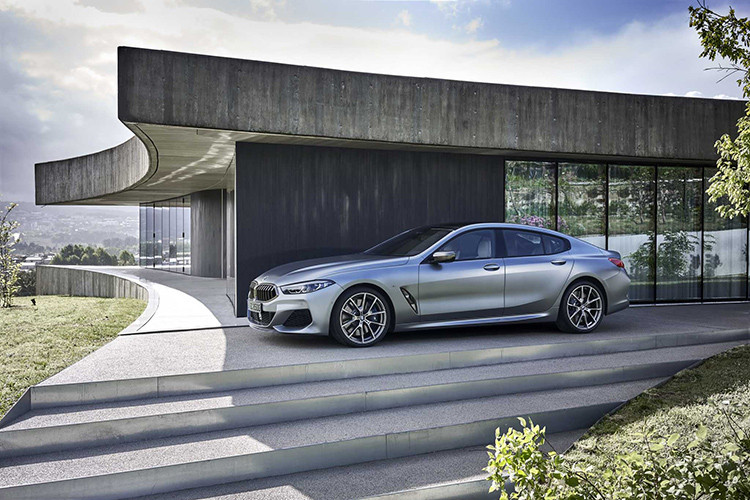 Mẫu xe BMW 8 Series Gran Coupe hoàn toàn mới đã chính thức ra mắt t hị trường, nó sở hữu thiết kế được giới chuyên môn đánh giá là đầy gợi cảm. Đây được xem “người kế nhiệm” tinh thần của dòng 6 Series Gran Coupe mà hãng xe Đức đã lặng lẽ “khai tử” vào năm 2017