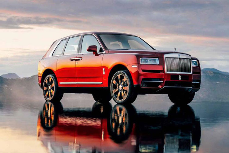 Gần 3 năm sau khi đối thủ trực tiếp Bentley ra mắt Bentayga, Rolls-Royce cuối cùng cũng có mẫu SUV hạng sang của riêng mình với tên Cullinan. Siêu SUV Rolls-Royce Cullinan không chỉ là mẫu xe mới nhất của thương hiệu siêu xe sang Anh quốc nhằm tấn công vào phân khúc SUV mà nó còn mở ra một kỷ nguyên mới cho hãng xe này.