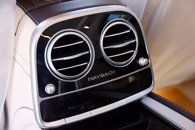 Xe được trang bị nhiều công nghệ an toàn hiện đại như: hỗ trợ chuyển làn đường thích ứng, hỗ trợ duy trì làn đường thích ứng, hỗ trợ giới hạn tốc độ thích ứng, hỗ trợ nhận diện biển báo đường, hỗ trợ giảm tốc độ thích ứng, hỗ trợ dừng khẩn cấp thích ứng, hỗ trợ phanh thích ứng, hỗ trợ đánh lái, phát hiện điểm mù thích ứng, hỗ trợ đỗ xe và đỗ xe từ xa.