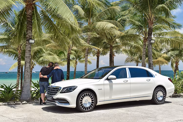 Cùng đón chờ mẫu xe siêu sang Mercedes-Maybach S560 4Matic 2018 sẽ ra mắt chính thức tại thị trường Việt Nam thông qua triển lãm VMS diễn ra vào tháng 10/2018 này, cùng với tâm điểm là hai "người anh em" S650 Maybach và đàn em S450 Maybach hoàn toàn mới.