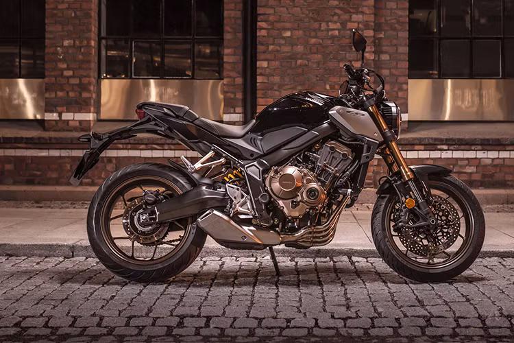 Về ngoại hình, chiếc naked-bike Honda CB650R 2019 này đã được phát triển thành xe thương mại từ phiên bản Honda Neo Sports Cafe Concept chỉ sau vài tháng ra mắt. Xe sở hữu diện mạo với phong cách thiết kế tân-cổ đặc trưng của Honda và là thành viên thứ 4 trong gia đình Neo Sports Cafe, sau những cái tên CB1000R, CB300R và CB125R.