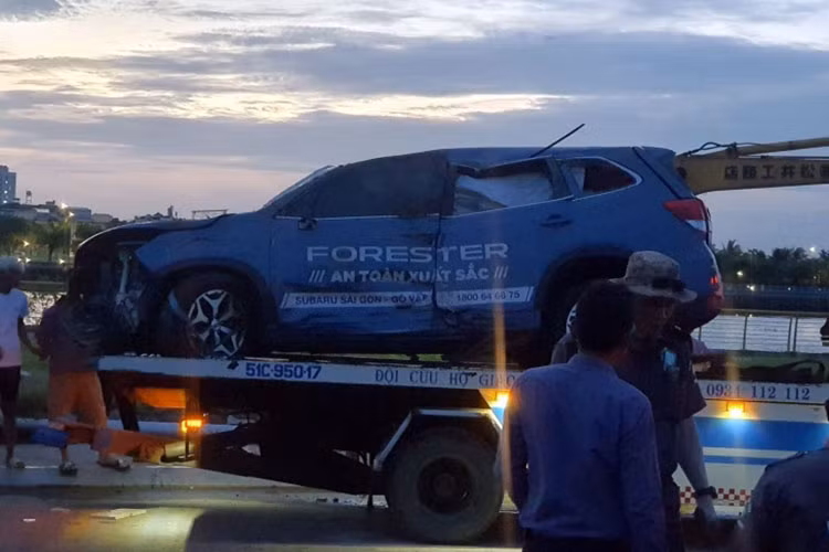 Khach hang TP HCM lai thu Subaru Forester lai gay tai nan 