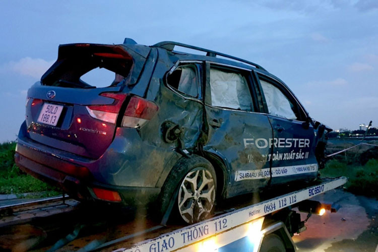 Khach hang TP HCM lai thu Subaru Forester lai gay tai nan 