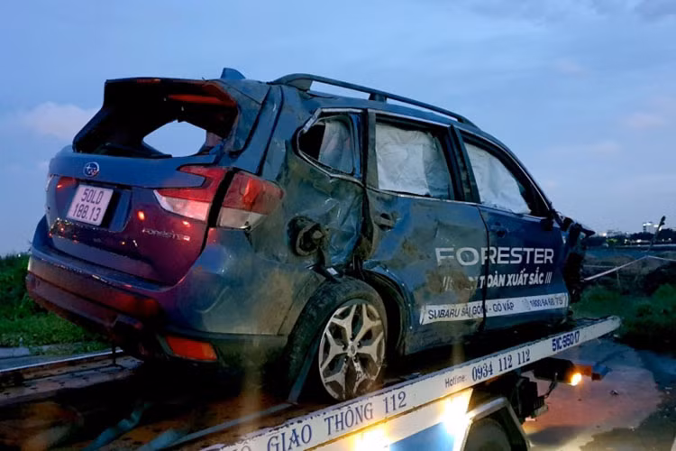 Khach hang TP HCM lai thu Subaru Forester lai gay tai nan 