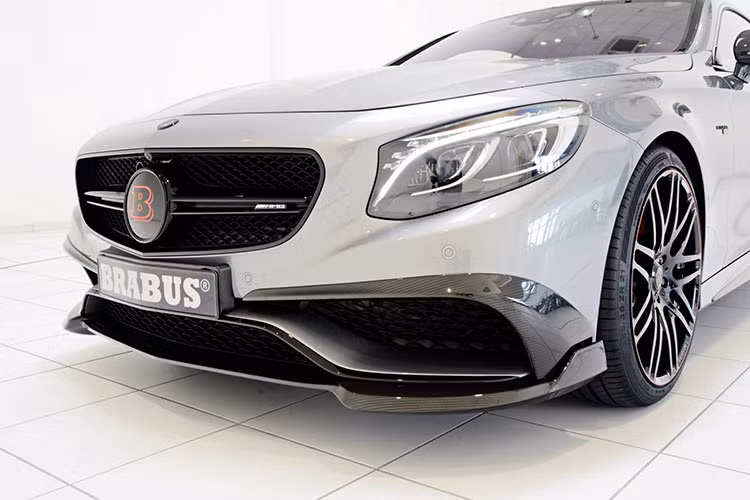 Logo Brabus đã được thay thế ngôi sao 3 cánh quen thuộc. 