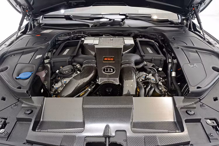 Tuy nhiên, thay đổi ấn tượng nhất lại nằm dưới nắp ca-pô.