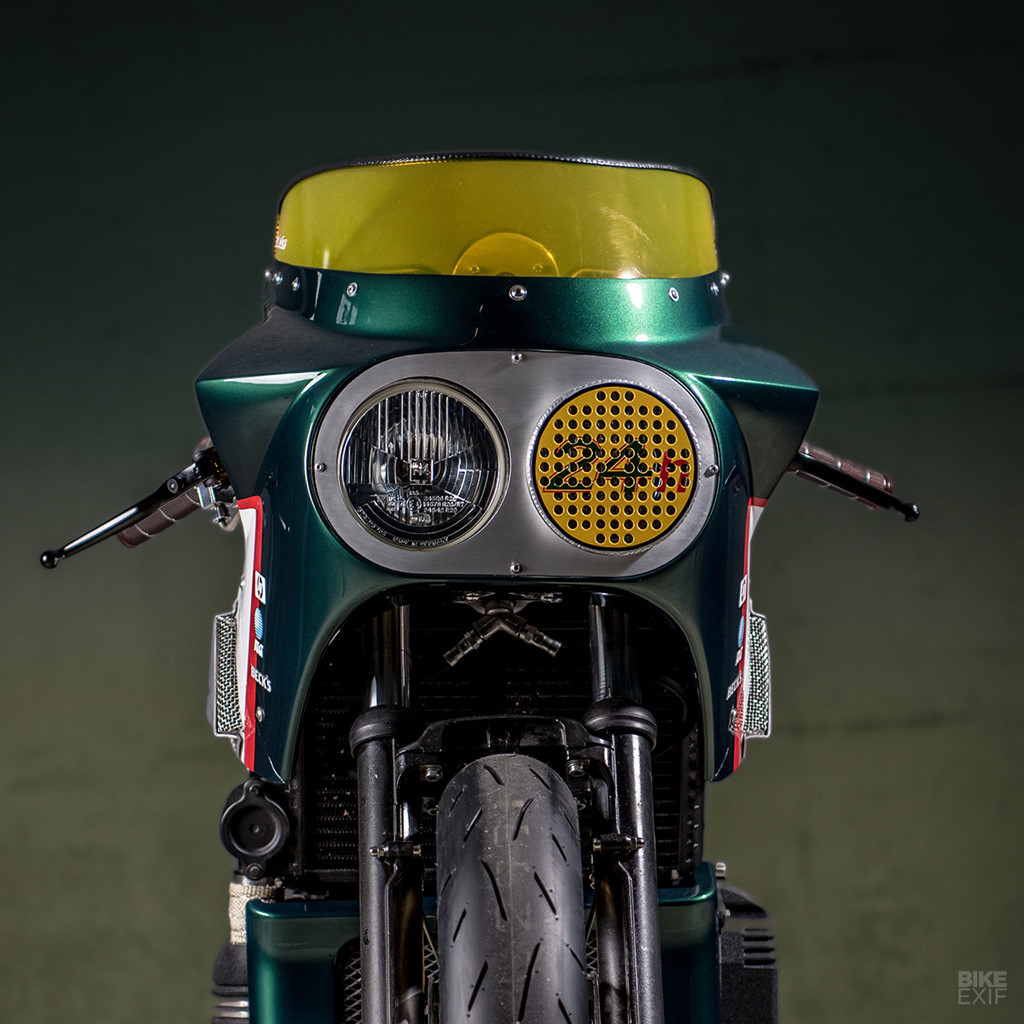 Ý tưởng bắt đầu tại trường đua Spa - Francorchamps (Bỉ), nơi các thành viên của VTR tham gia giải Sultans of Sprint. Theo Dani, thành viên của xưởng độ VTR cho biết , “Đi dọc đường pit, tôi ngạc nhiên khi bắt gặp nhiều mẫu xe lại tại đây. Tôi đếm được 10 chiếc Laverda SFC750 nguyên bản. Ngay lúc đó tôi quyết định độ chiếc BMW K100 theo phong cách đua những năm 70 này”.