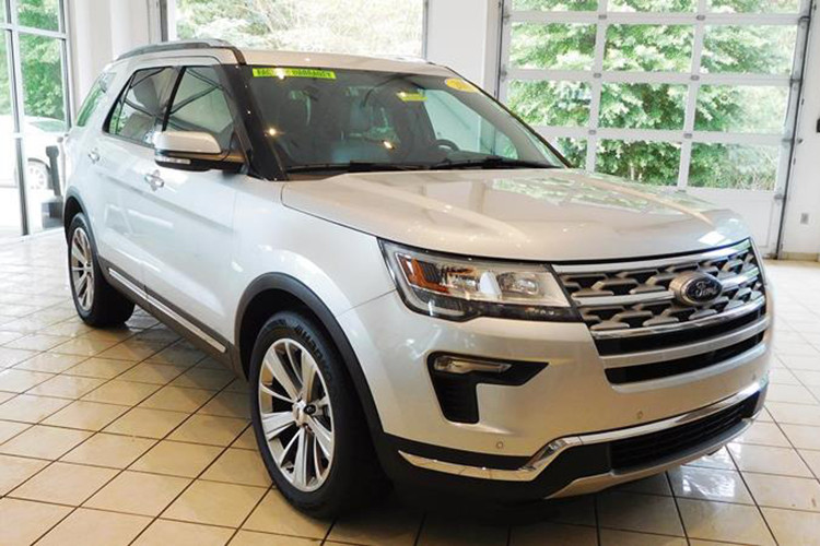 Ford Explorer hiện không phải là lựa chọn hàng đầu trong phân khúc SUV 7 chỗ cỡ lớn cao cấp tại Việt Nam khi chỉ bán được 65 xe trong tháng 7 và tổng kết doanh số từ đầu năm có 550 chiếc rời đại lý. Đây là mẫu xe nhập khẩu nguyên chiếc từ Mỹ nên sở hữu mức giá khá cao đến 2,268 tỷ đồng.