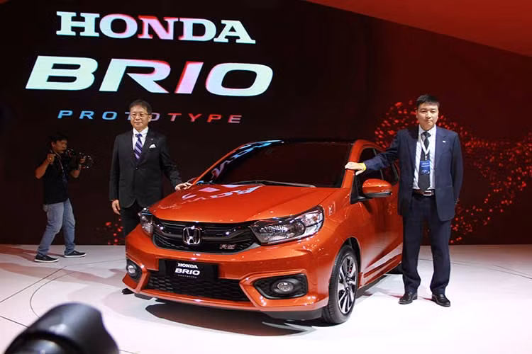 Tại triển lãm Ô tô Việt Nam 2018 (VMS 2018), nhà phân phối và lắp ráp Honda Việt Nam đã trưng bày hàng loạt mẫu xe mới cungx như nâng cấp của mình - nhưng taokj sự chú ý nhất có lẽ là hatchback đô thị Honda Brio 2018 mới. Xe được nhập khẩu nguyên chiếc từ Indonesia. Nếu về Việt Nam, Honda Brio 2018 sẽ được hưởng ưu đãi thuế 0%.