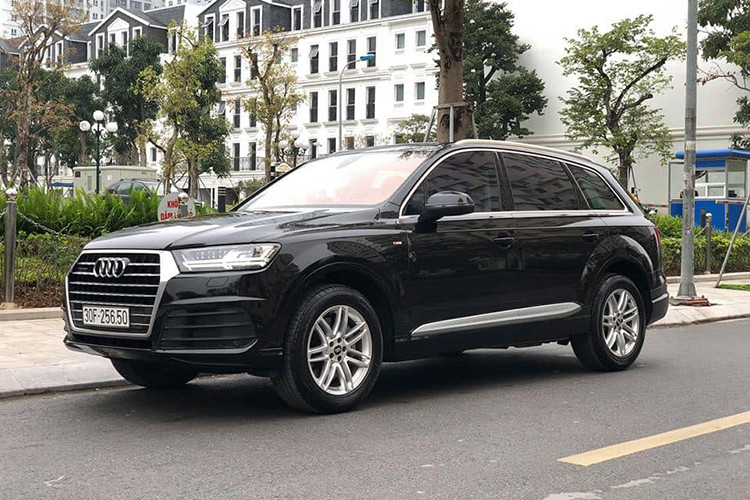 Thông tin về những chiếc xe sang Audi từng phục vụ hội nghị APEC năm luôn thu hút được rất nhiều sự quan tâm từ phía người tiêu dùng. Mới đây, trên một diễn đàn mua bán ôtô cũ bẩt ngờ xuất hiện một chiếc xe Audi Q7 bản APEC được chủ nhân chào bán tại Hà Nội.