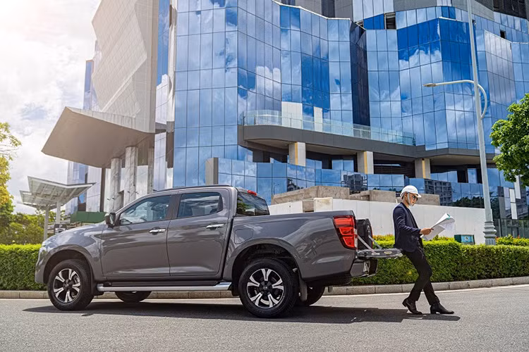 Hai động cơ cho sức mạnh tương ứng là 150 mã lực/350 Nm và 190 mã lực/450 Nm. Động cơ kết hợp với hộp số sàn 6 cấp hoặc tự động 6 cấp. Hệ dẫn động của xe là loại cầu sau RWD hoặc 4 bánh 4WD, tùy phiên bản.