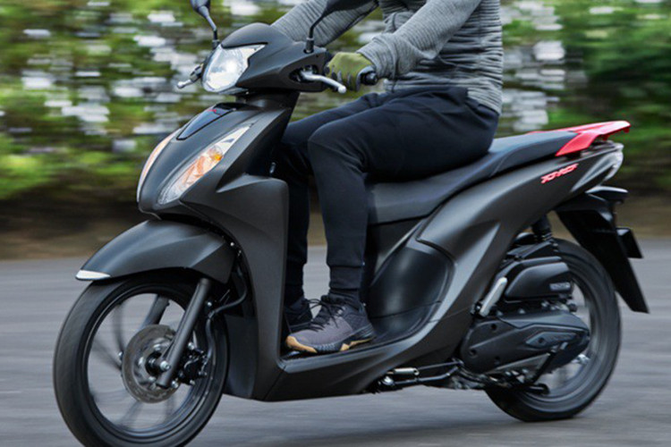 Tại thị trường nội địa Nhật Bản, Honda Dio 110 sẽ được bán với hai phiên bản. Phiên bản Basic có hai màu sắc thân xe lựa chọn, gồm Matte Galaxy Black Metallic và màu mới Night Tide Blue Metallic.