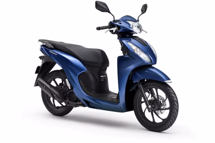 Vành xe kích thước 14 inch được trang bị lốp 80/90-14M/C 40P ở phía trước và 90/90-14M/C 46P ở phía sau. Phiên bản Smart Key đi kèm tay nắm phía sau màu đỏ, trong khi phiên bản Basic với hệ thống khóa xoay thông thường sẽ có tay nắm phía sau màu đen.