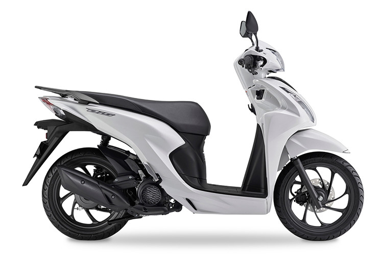 Về ngoại hình, mẫu xe Honda Dio 110 2025 mới được trang bị hệ thống đèn LED, màn hình kết hợp giữa đồng hồ kim analog và màn hình LCD nhỏ. Hệ thống phanh phía trước là phanh đĩa đơn, trong khi phía sau là phanh tang trống.
