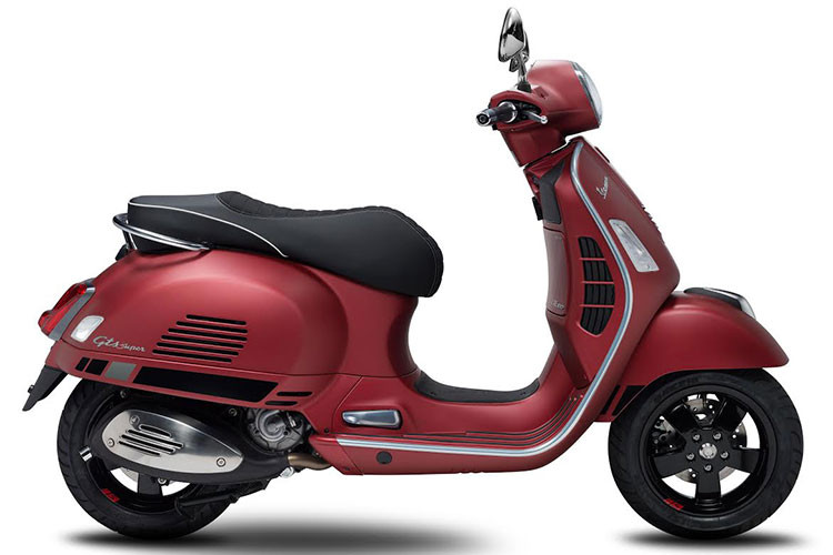 Bên cạnh bản 150cc Piaggio Việt Nam cho biết trong tháng 6/2018 tới đây sẽ tung ra phiên bản đặc biệt Vespa GTS Super Sport 125cc với những điểm nhấn như tem thiết kế thể thao chạy dọc thân xe, vành đen với tem chữ “S” đỏ, yếm trước viền đỏ, thiết kế yên kết hợp hai chất liệu cao cấp tối màu với đường may nổi, giảm sóc trước mớ. Xe có giá 93,9 triệu đồng, và các màu gồm: xám matte, đỏ matte, vàng matte.