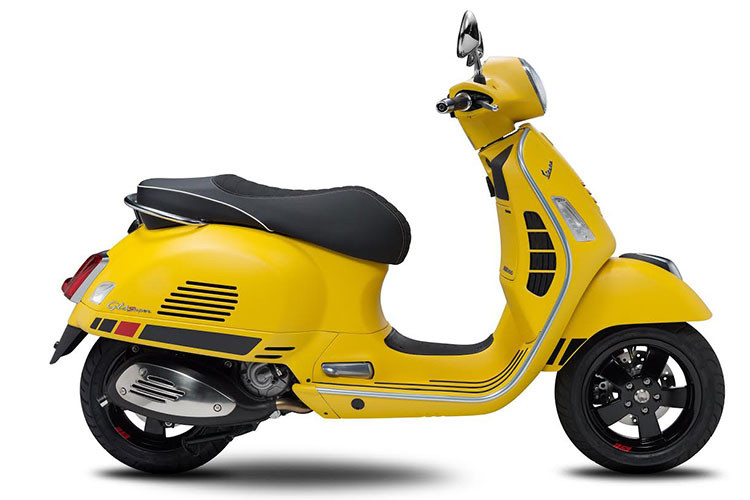 Gống như 2 phiên bản ra mắt vào năm ngoái, Vespa GTS Super 150 mới sở hữu ngoại hình thể thao và chắc chắn. Bên cạnh công nghệ tự ngắt máy khi dừng xe, chân chống điện cũng được tích hợp nhằm nhắc nhở chủ xe trước khi khởi động, đem lại độ an toàn cho người lái.