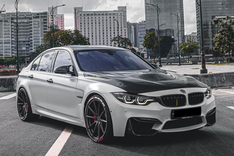 Tuy nhiên, bất ngờ hơn sau khoảng thời gian bị tạm giữ thì mẫu xe thể thao BMW M3 này bất ngờ xuất hiện trên sàn mua bán xe cũ. Theo hình ảnh thì so với lúc tạm giữ và đến nay xe dường như không có sự thay đổi nào đáng kể.