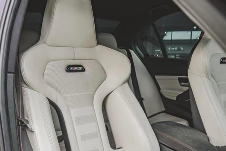 Tại Việt Nam, xét về diện chính hãng thì mới chỉ có Mercedes-Benz là phân phối các dòng xe thể thao như AMG A35, CLA 45,… đặc biệt là chiếc C43 được lắp ráp trong nước. Còn Audi vs BMW đa phần các mẫu xe hiệu suất cao thường được nhập khẩu tư nhân.