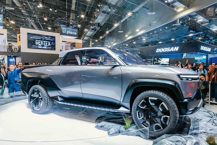 Những thông số chi tiết về mẫu xe ý tưởng này vẫn chưa được công bố. VinFast chỉ tiết lộ xe có chiều dài 5.324 mm cùng chiều rộng 1.997 mm. Hai thông số này cho thấy VinFast Wild thuộc nhóm xe bán tải cỡ trung, tương đương với Ford Ranger cũng như Toyota Hilux.