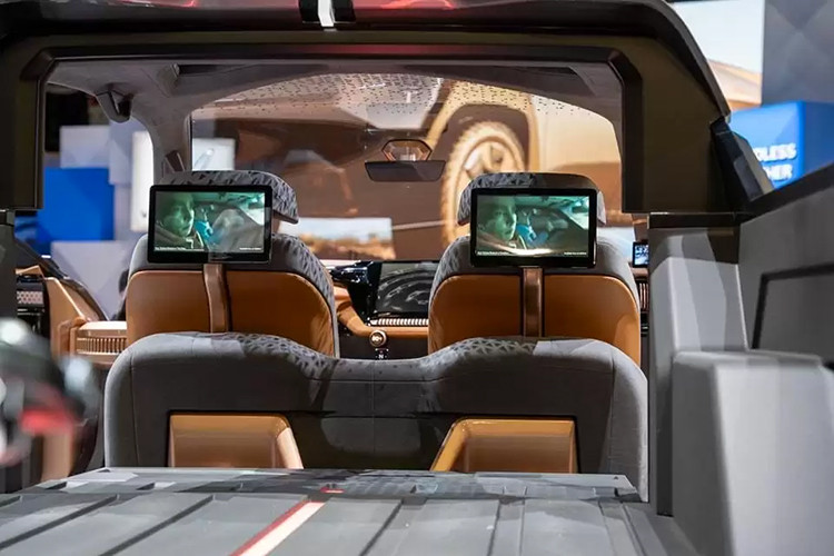 So với các mẫu xe concept được VinFast giới thiệu trước đây, mẫu xe bán tải điện VF Wild hoàn toàn mới này cho cảm giác trải nghiệm nhiều hơn thay vì chỉ đơn thuần ngắm nhìn kiểu dáng tổng thể bên ngoài.