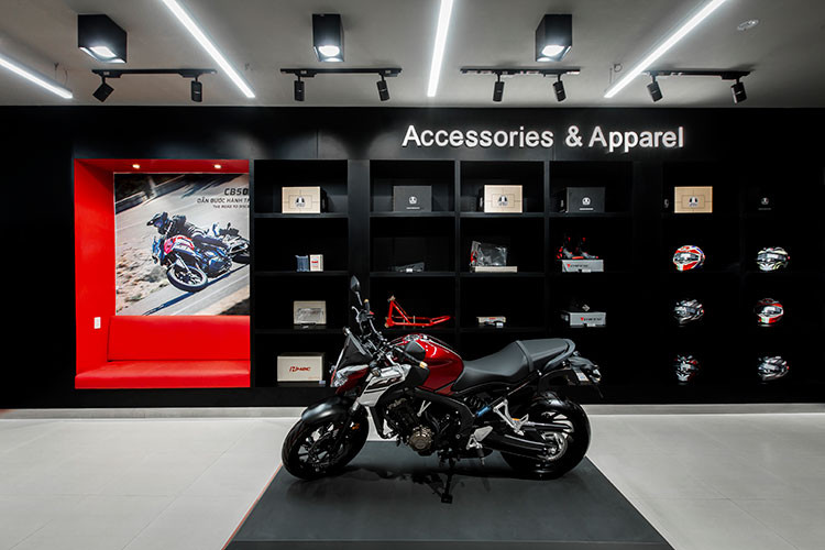 Loạt môtô phân khối lớn được đưa về thị trường Việt Nam là CB1000R, CBR650F, CBR1000RR F1Reblade, CBR1000RR F1Reblade SP, Rebel 500, CB500X và "vua đường trường" Gold Wing. Tất cả các mẫu xe này đều được nhập khẩu từ Thái Lan và Nhật Bản.