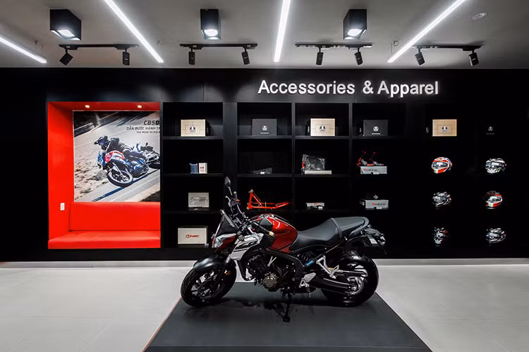 Loạt môtô phân khối lớn được đưa về thị trường Việt Nam là CB1000R, CBR650F, CBR1000RR F1Reblade, CBR1000RR F1Reblade SP, Rebel 500, CB500X và "vua đường trường" Gold Wing. Tất cả các mẫu xe này đều được nhập khẩu từ Thái Lan và Nhật Bản.