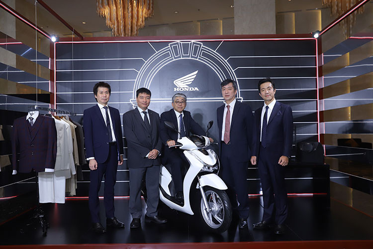 Phiên bản mới của mẫu xe ga Honda SH 125i/150i sẽ được chính thức bán ra thị trường vào ngày 24 tháng 11 năm 2019 thông qua các cửa hàng Bán xe và Dịch vụ do Honda Ủy nhiệm (HEAD) trên toàn quốc với thời gian bảo hành 3 năm hoặc 30.000 km (tùy theo điều kiện nào đến trước).