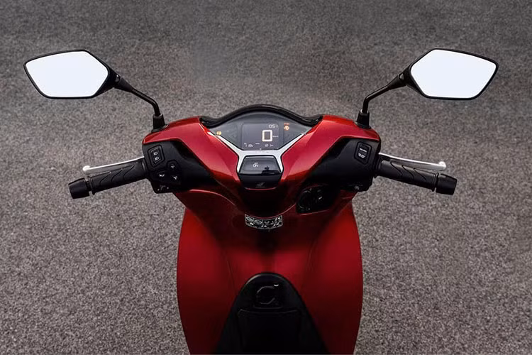 Bên cạnh sự “lột xác” trong khối động cơ, phiên bản SH mới còn được cải tiến mạnh mẽ về công nghệ. Lần đầu tiên, HVN phát triển chức năng kết nối bluetooth trên một mẫu xe máy, cụ thể là SH 150i đi kèm với ứng dụng My Honda+ trên điện thoại thông minh (thiết bị Apple iOS và Google Android) để thông báo cuộc gọi, tin nhắn SMS/SNS trên màn hình đồng hồ xe, đồng thời khách hàng có thể đọc toàn bộ các thông tin xe như tình trạng vận hành, thông tin sửa chữa, bảo dưỡng, bảo hành,...