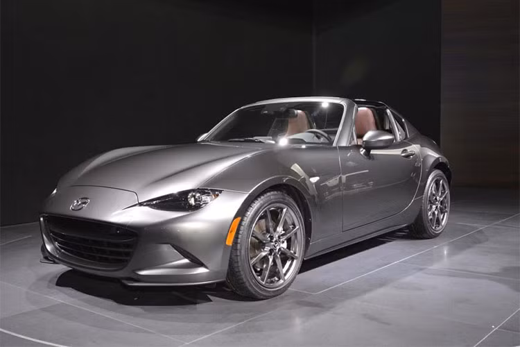 Để tăng thêm sức nóng cho mẫu xe Mazda MX-5 Miata 2019, nhà sản xuất ôtô Mazda đã tiến hành thông báo thông số kỹ thuật của xe mới trước khi nó chính thức ra mắt ở thị trường Nhật Bản vào ngày 26/7/2018 tới. 